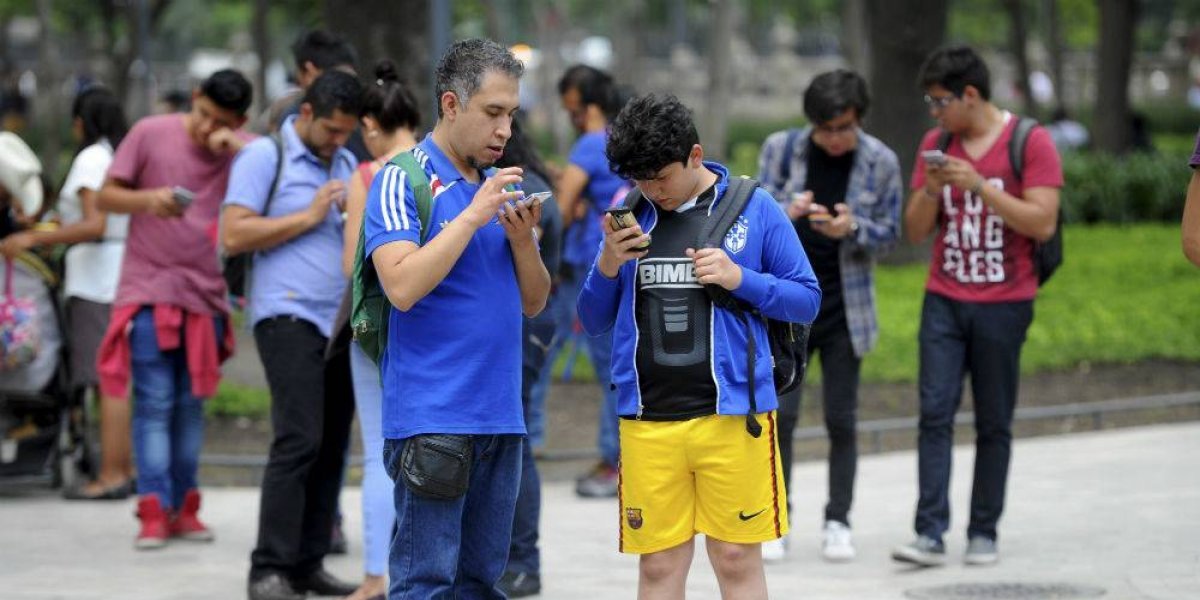 Image result for jovenes con celulares