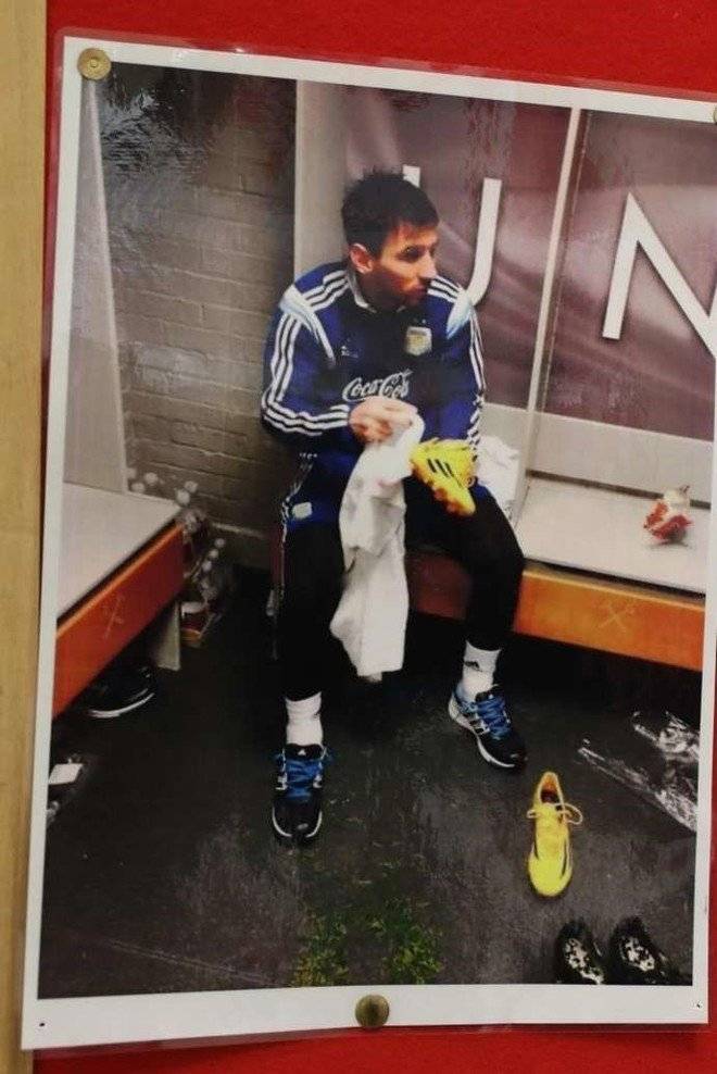 Fotografía Lionel Messi vestidores Manchester United