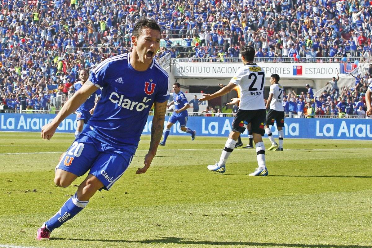 Después del gol a Colo Colo, Charles partió a Brasil / Photosport