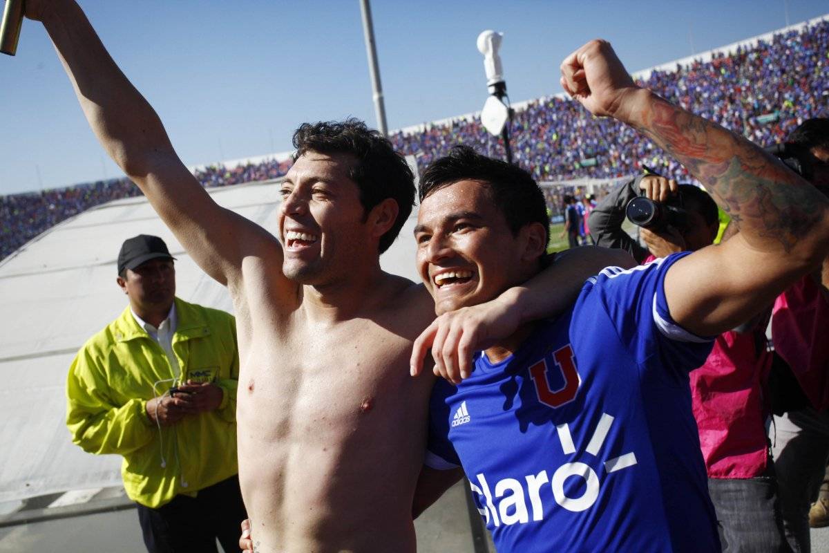 Rojas y Aránguiz celebraron con todo el último triunfo de la U sobre Colo Colo / Photosport