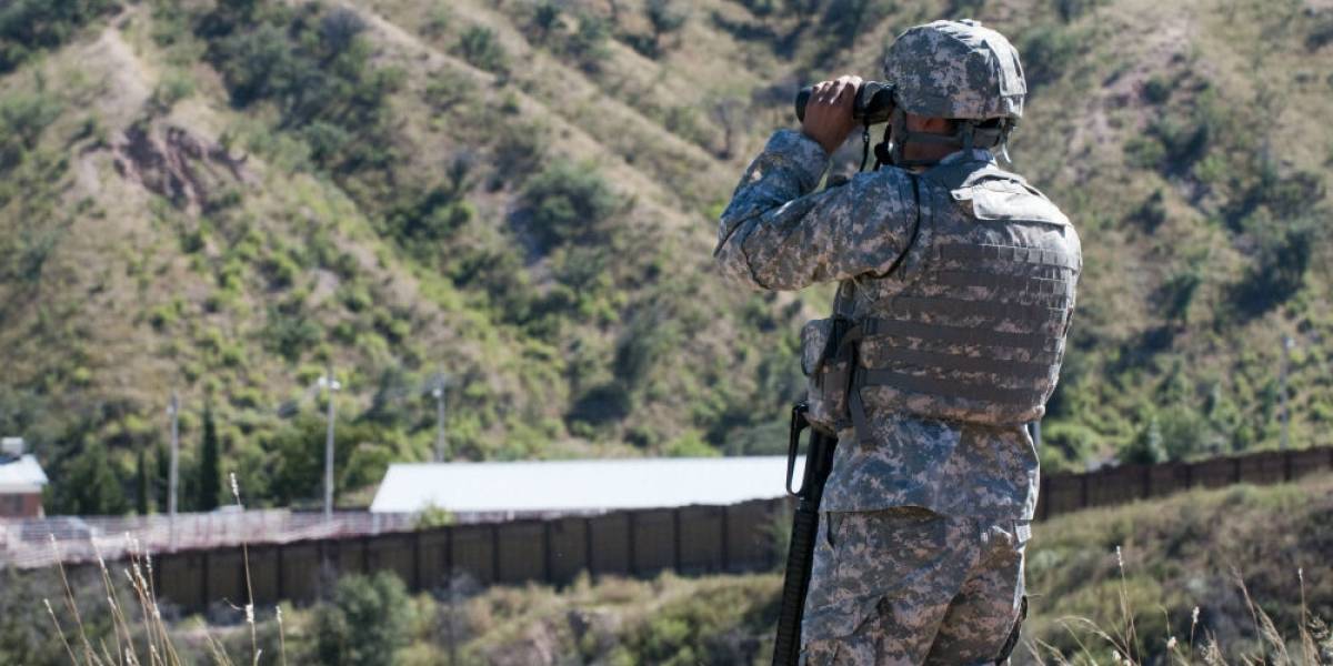 Gobernador de Arizona envía 225 soldados de Guardia Nacional a frontera