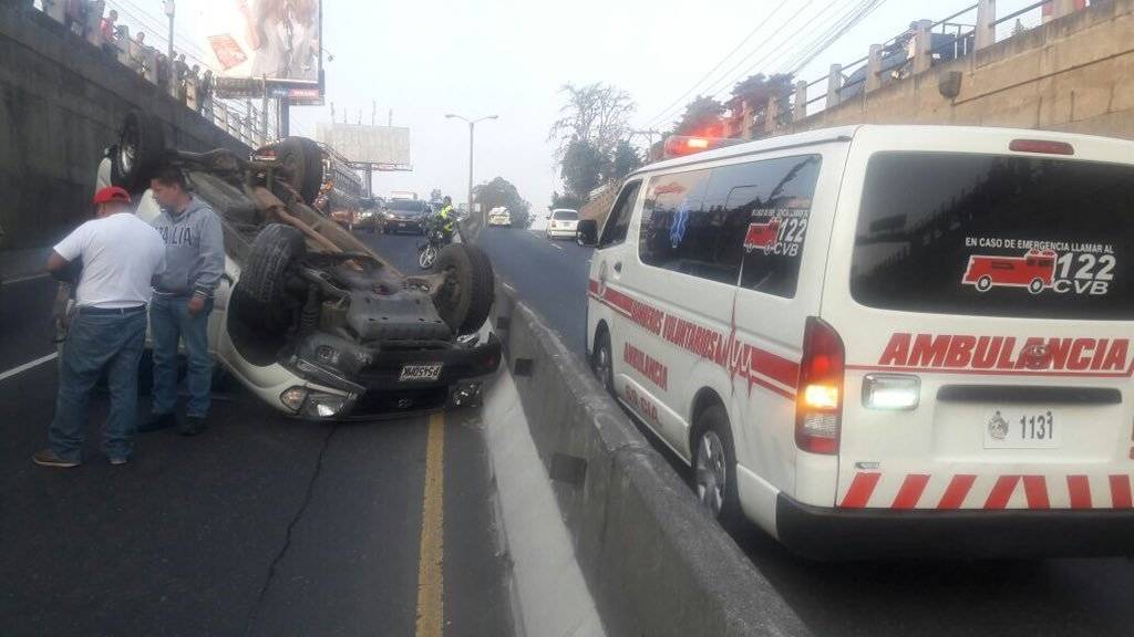 picop volcado en ruta a El Salvador
