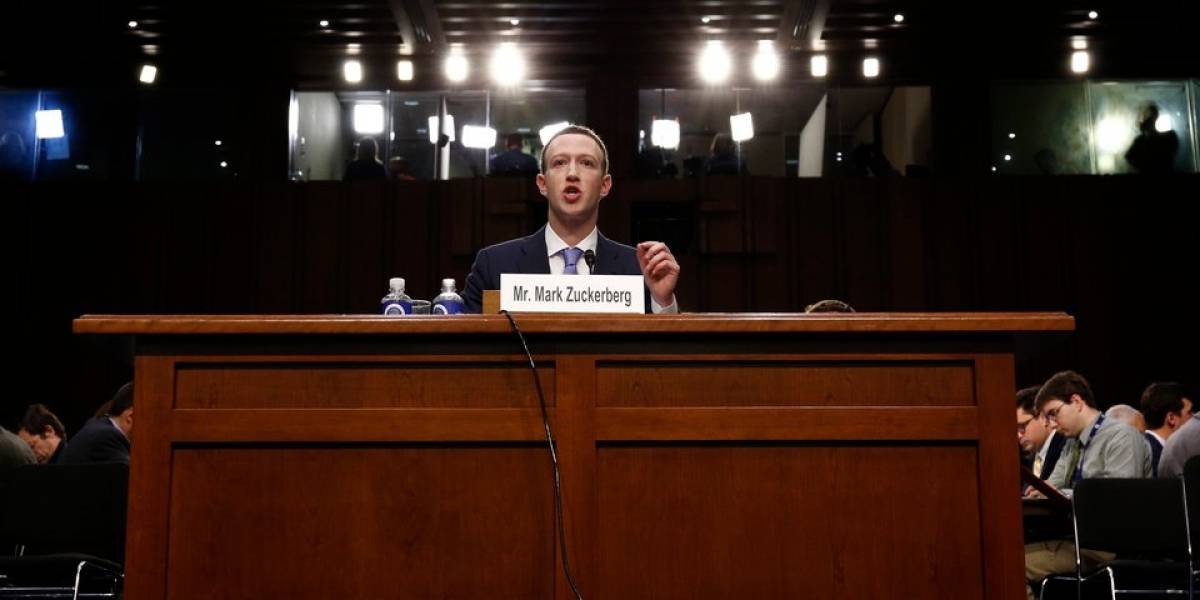 Zuckerberg fingió su altura con un cojín para verse más imponente frente al Congreso de EE.UU.