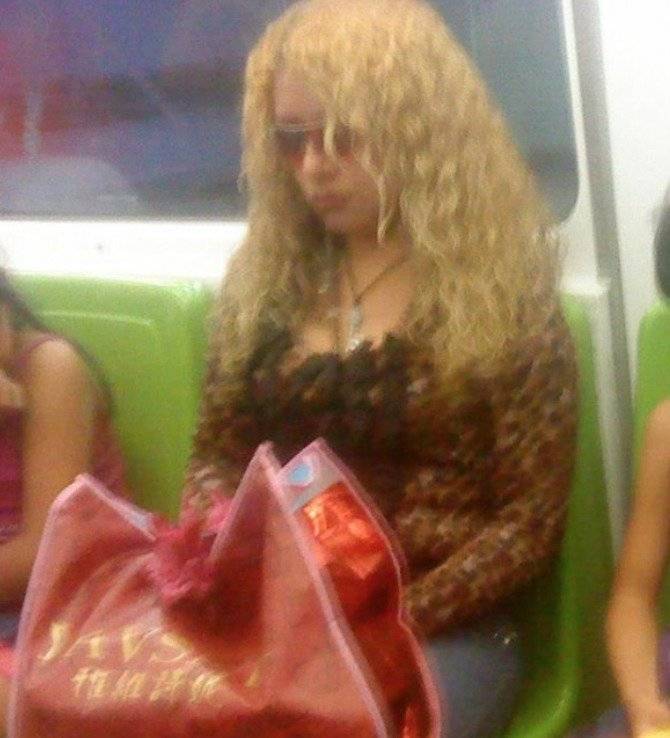 shakira en el metro