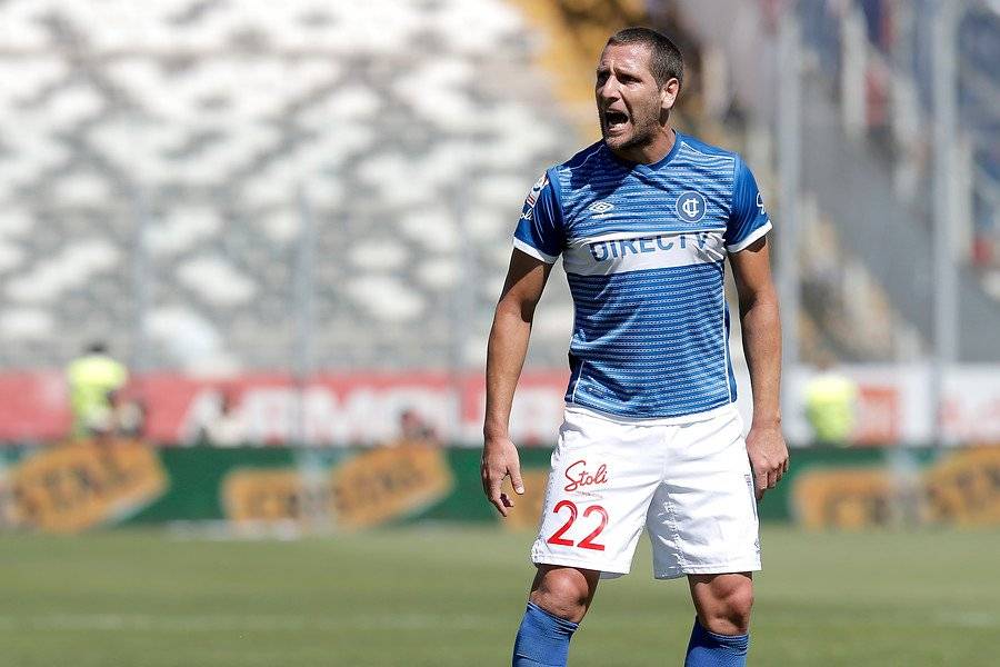 En el clásico ante Colo Colo Aued derrochó su estilo de liderazgo / Foto: Photosport
