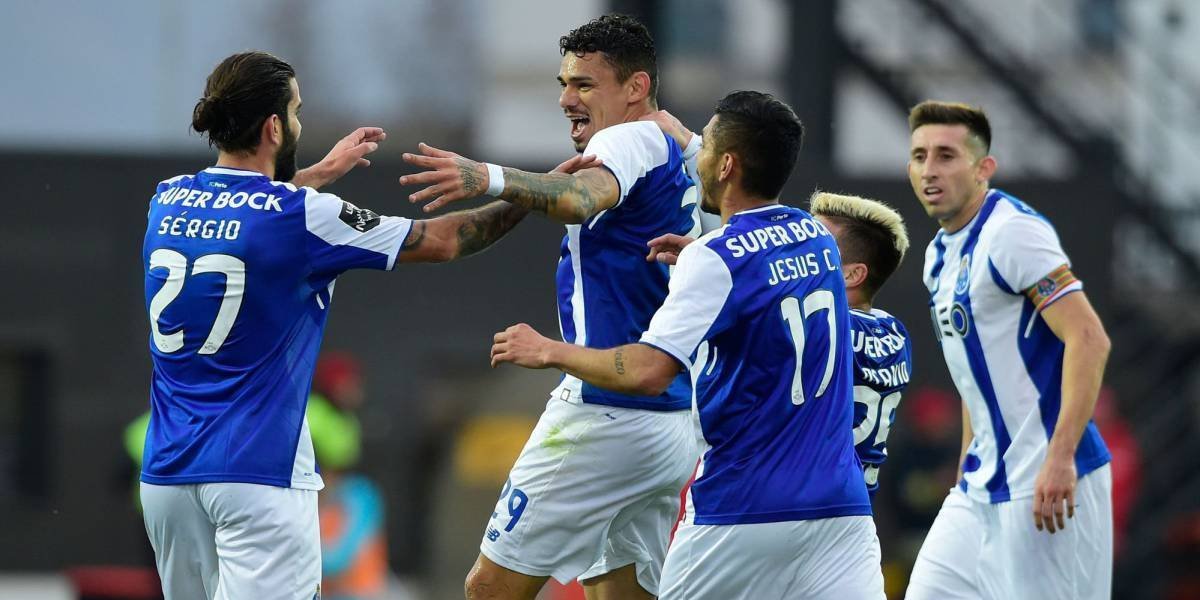 Agónico triunfo del Porto sobre Benfica con gol de Herrera Agónico triunfo del Porto sobre Benfica con gol de Herrera
