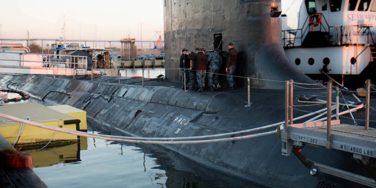 Fotos desde adentro de uno de los submarinos que bombardeó Siria