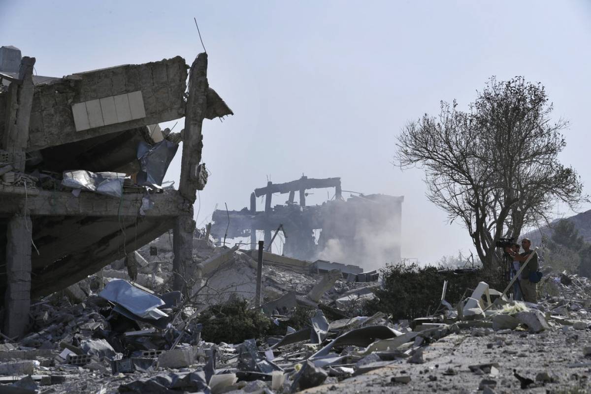 Fotos: Así quedaron las zonas bombardeadas por EU, Francia y Reino Unido en Siria