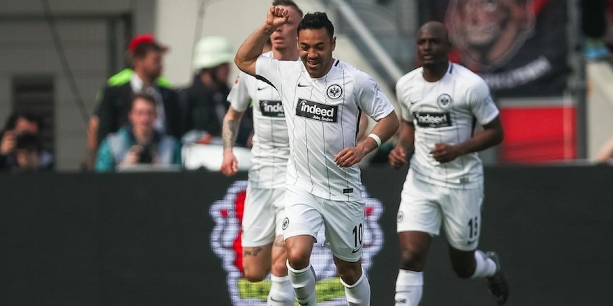 Leverkusen gana y se acerca a la Champions