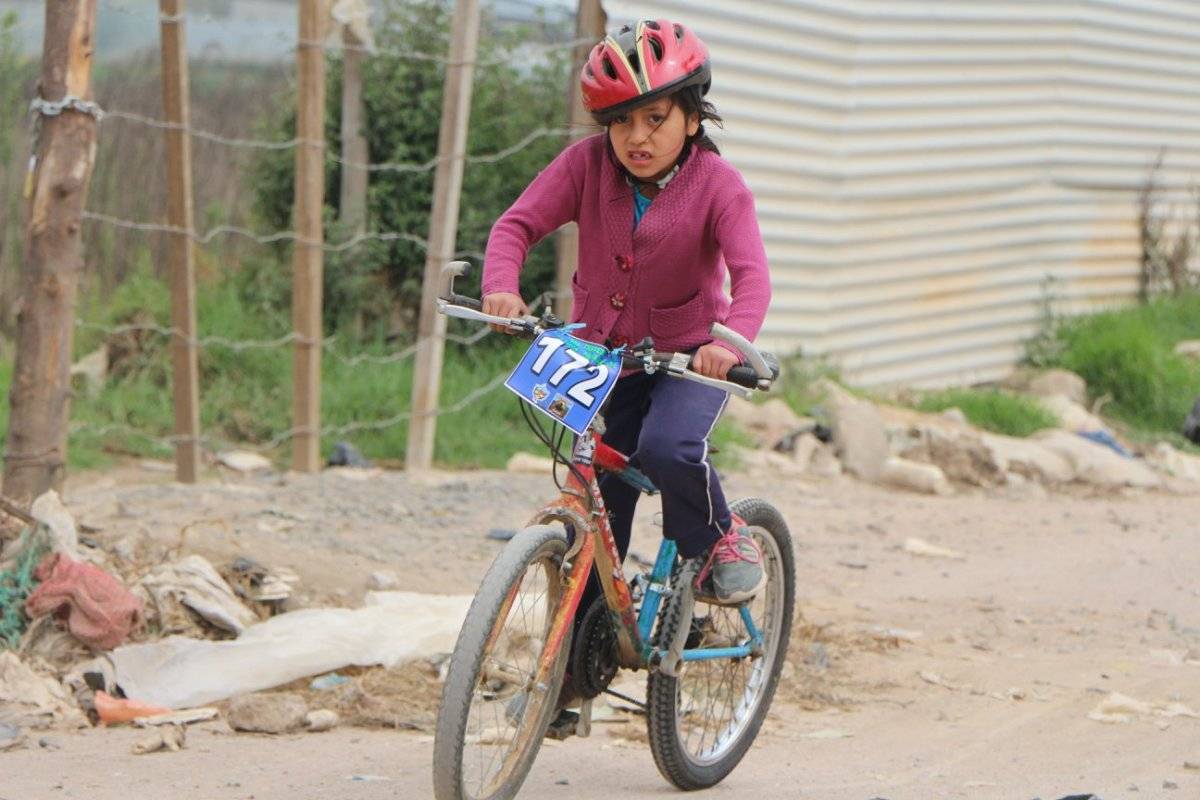 Las niñas también fueron parte de la fiesta del pedal.