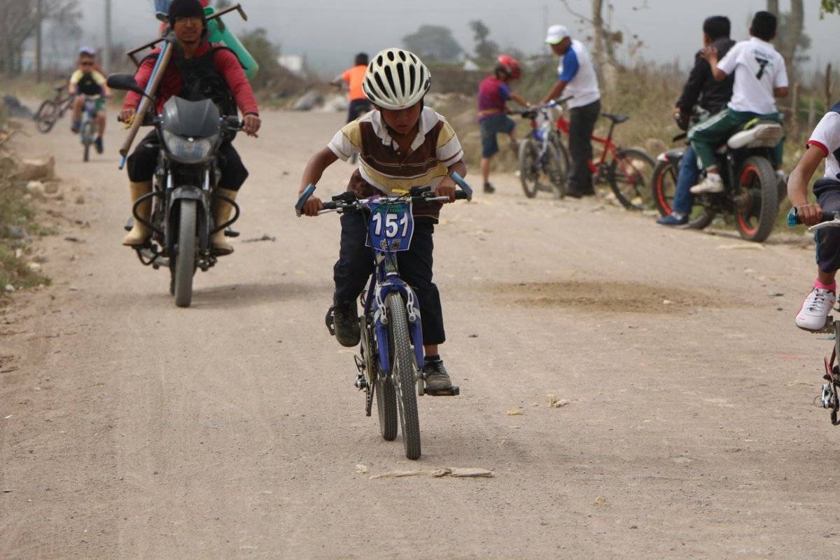 Los pequeños disfrutaron de la competencia.