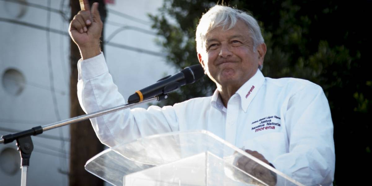 La'mafia del poder manda a robar credenciales de elector en nuestros mítines AMLO