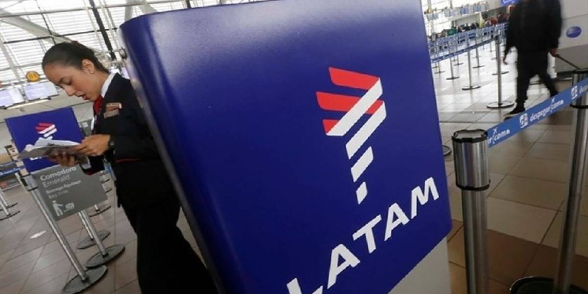 Continúa huelga de tripulantes en Latam tras no llegar a acuerdo Continúa huelga de tripulantes en Latam tras no llegar a acuerdo