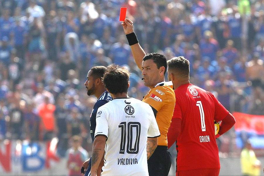 Roberto Tobar dirigió su tercer Superclásico consecutivo / Foto: Photosport