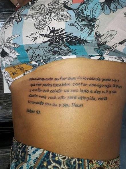 Tati Quebra Barraco tatuagem