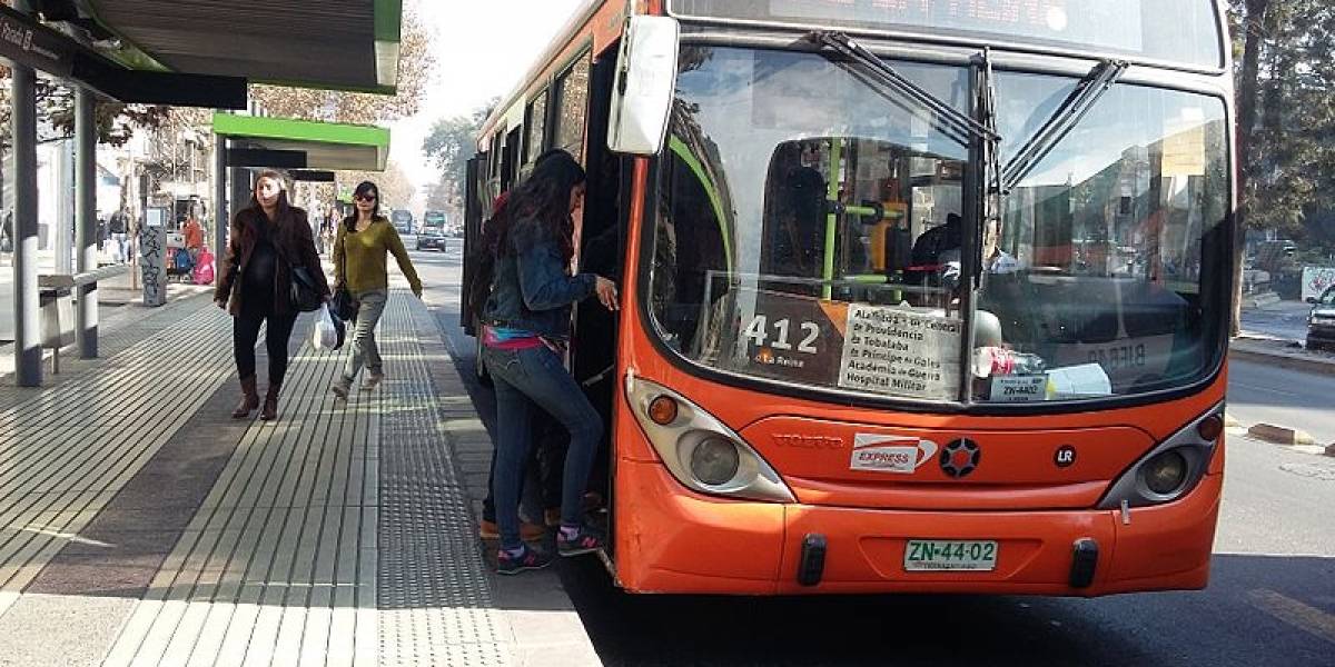 Gobierno chileno quiere modernización del Transantiago con pago con celulares