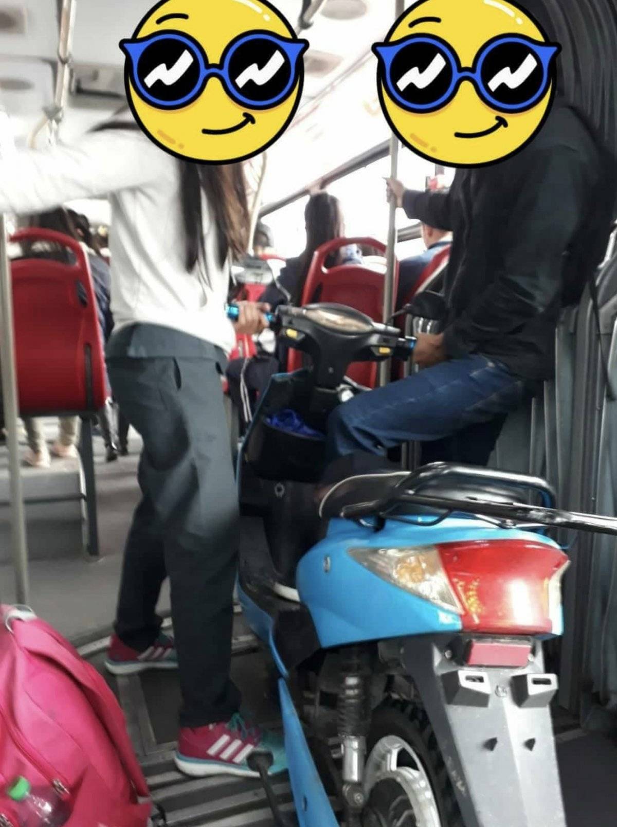 moto en Transmilenio