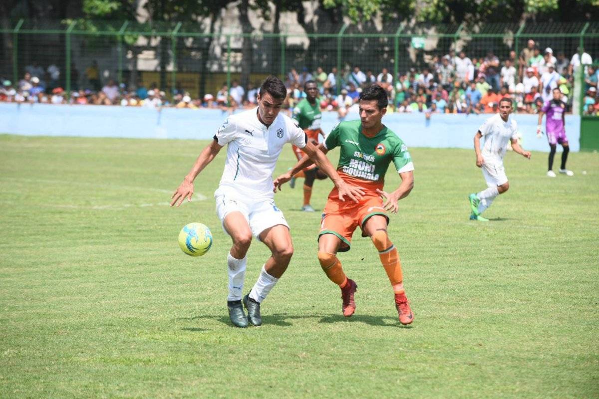 Isaac Acuña e el duelo ante Siquinalá