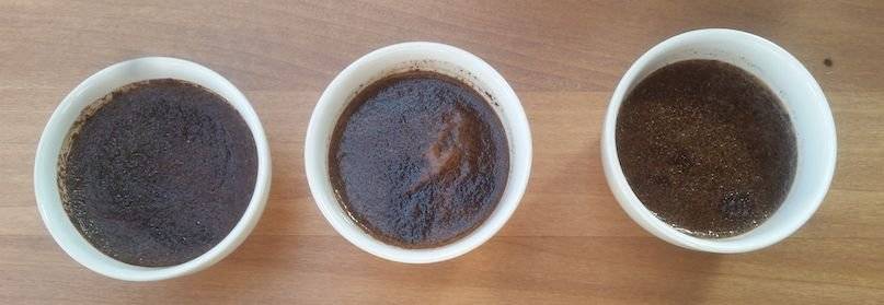 l agua caliente se encarga de hacer que los vapores se liberen y aprecies mejor los aromas del café.