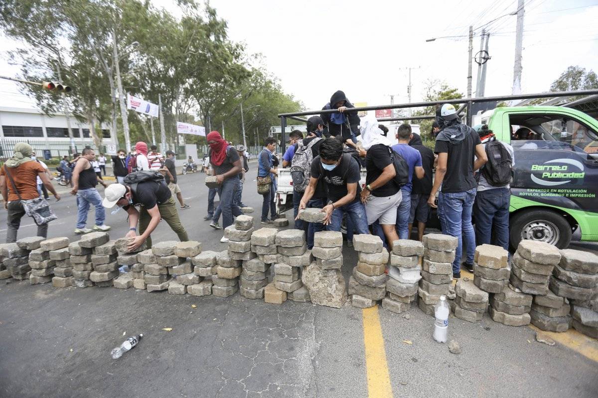 La violencia que se desarrolla en al menos cuatro ciudades del Pacífico y norte de Nicaragua tiene su origen en las nuevas medidas de seguridad social