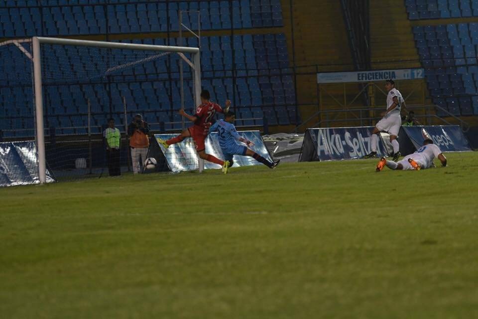 El primer gol de Acuña