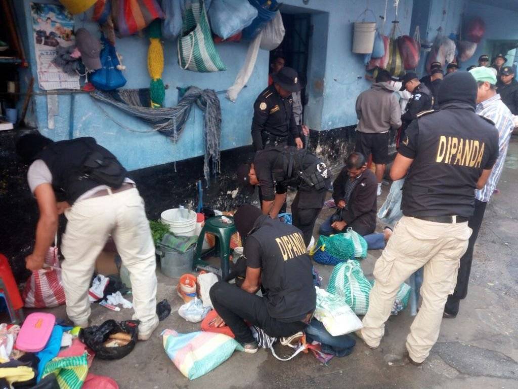 requisas en cinco cárceles