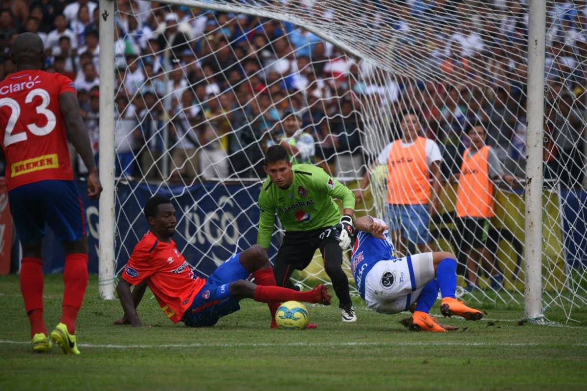 Abner Ubeda durante el juego ante Suchitepéquez