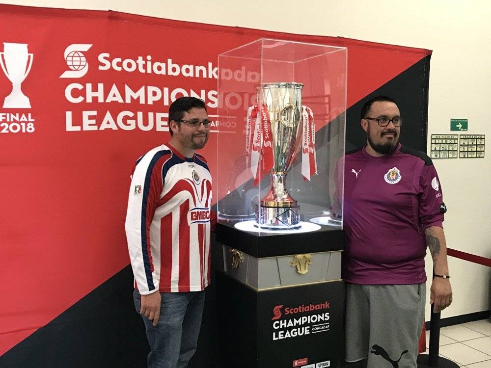 Fotogalería: Los tapatíos disfrutan el trofeo de Concacaf