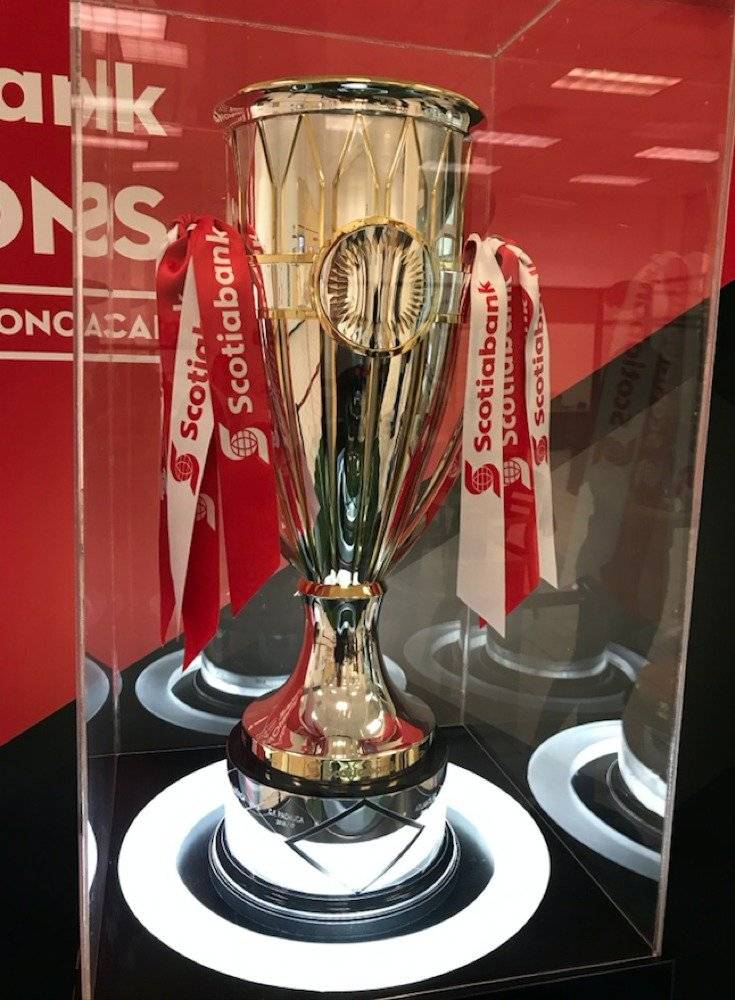 Fotogalería: Los tapatíos disfrutan el trofeo de Concacaf