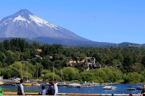 ¿Ir o no ir? esa es la cuestión: polémica entre Gobierno y gremios del turismo por vacaciones y eclipse en el sur
