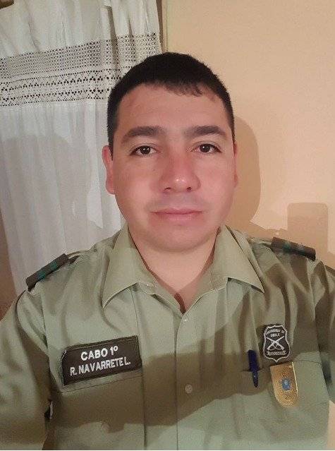 Se trata del Cabo 1º Rene Alejandro Navarrete López, quien pese a ser baleado en sus dos piernas, siguió en acción. Ahora se encuentra hospitalizado.