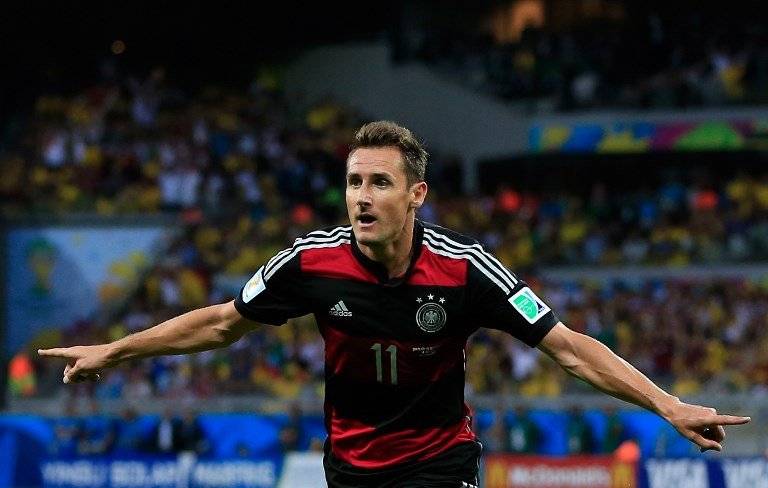 Klose, celebra un gol en Brasil 2014