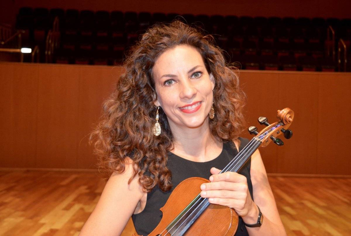 La violinista Lynnette M. Cartagena, miembro de la Orquesta Sinfónica de Puerto Rico. / Suministrada