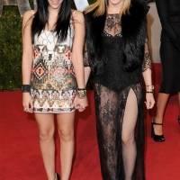 Hija de Madonna luce bikini y deja al descubierto que no se depila