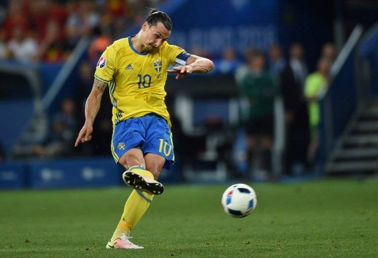 "Ibra" en un partido con la selección sueca