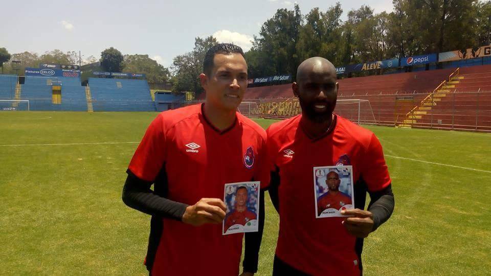Blas Pérez y Felipe Baloy en el entreno rojo