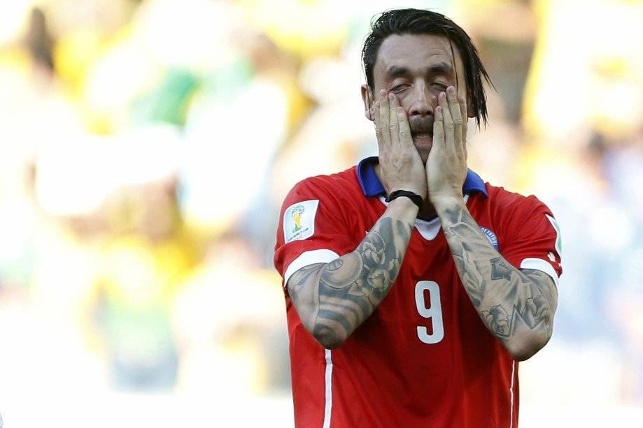 El lamento de Pinilla tras su palo en Brasil 2014 / Foto: Photosport