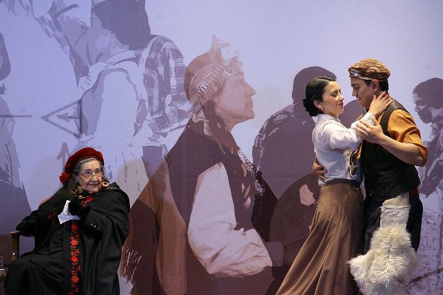 Homenaje a Margot Loyola