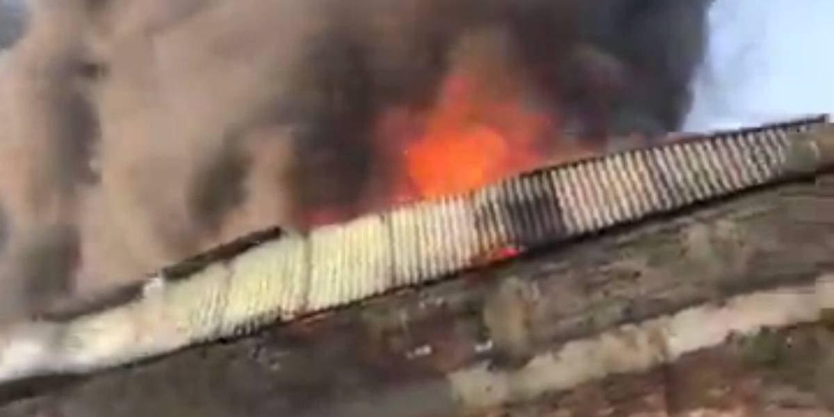 Se incendia bodega de juguetes en la Merced Balbuena