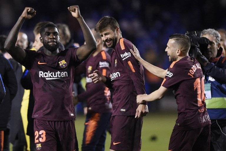 Los jugadores catalanes celebran su título