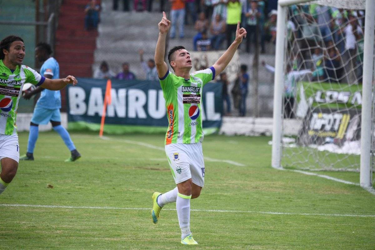Así celebró su anotación el argentino Fabián Castillo