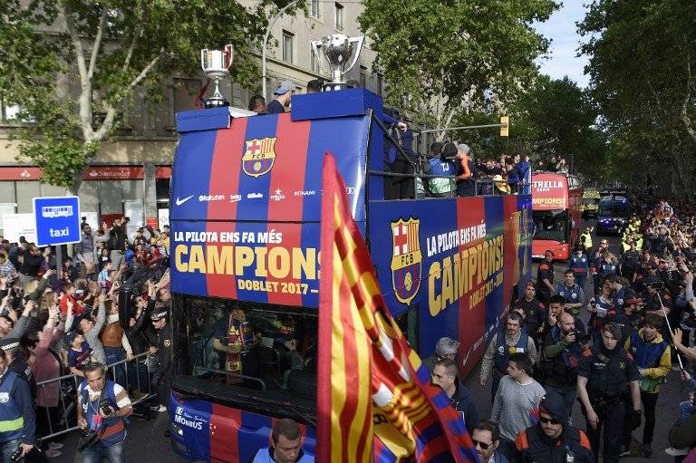 Barcelona celebra sus títulos
