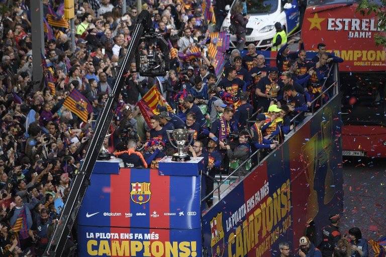 El paso de los campeones por las calles de Barcelona