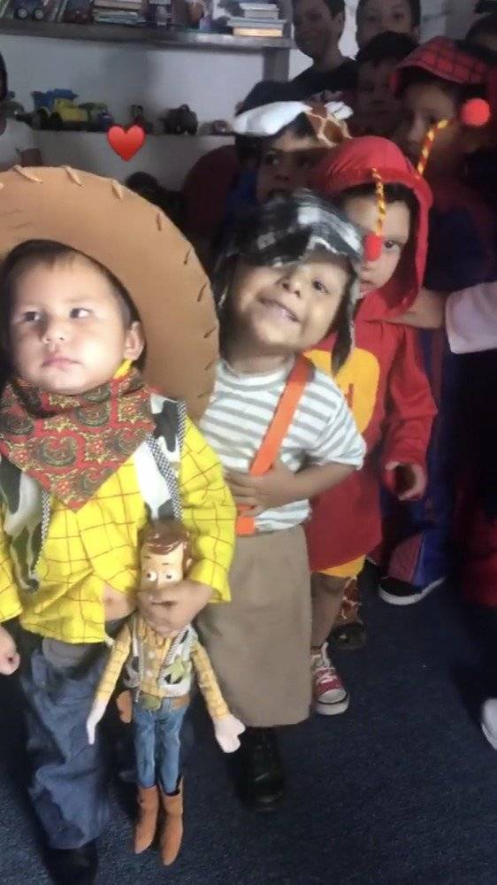 Jugadores de Chivas llevan juguetes a casa hogar