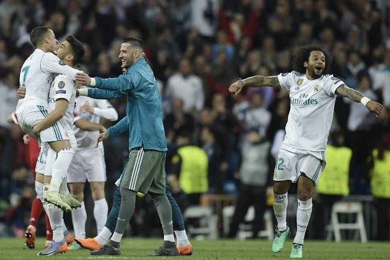 Los jugadores del Madrid celebran su clasificación