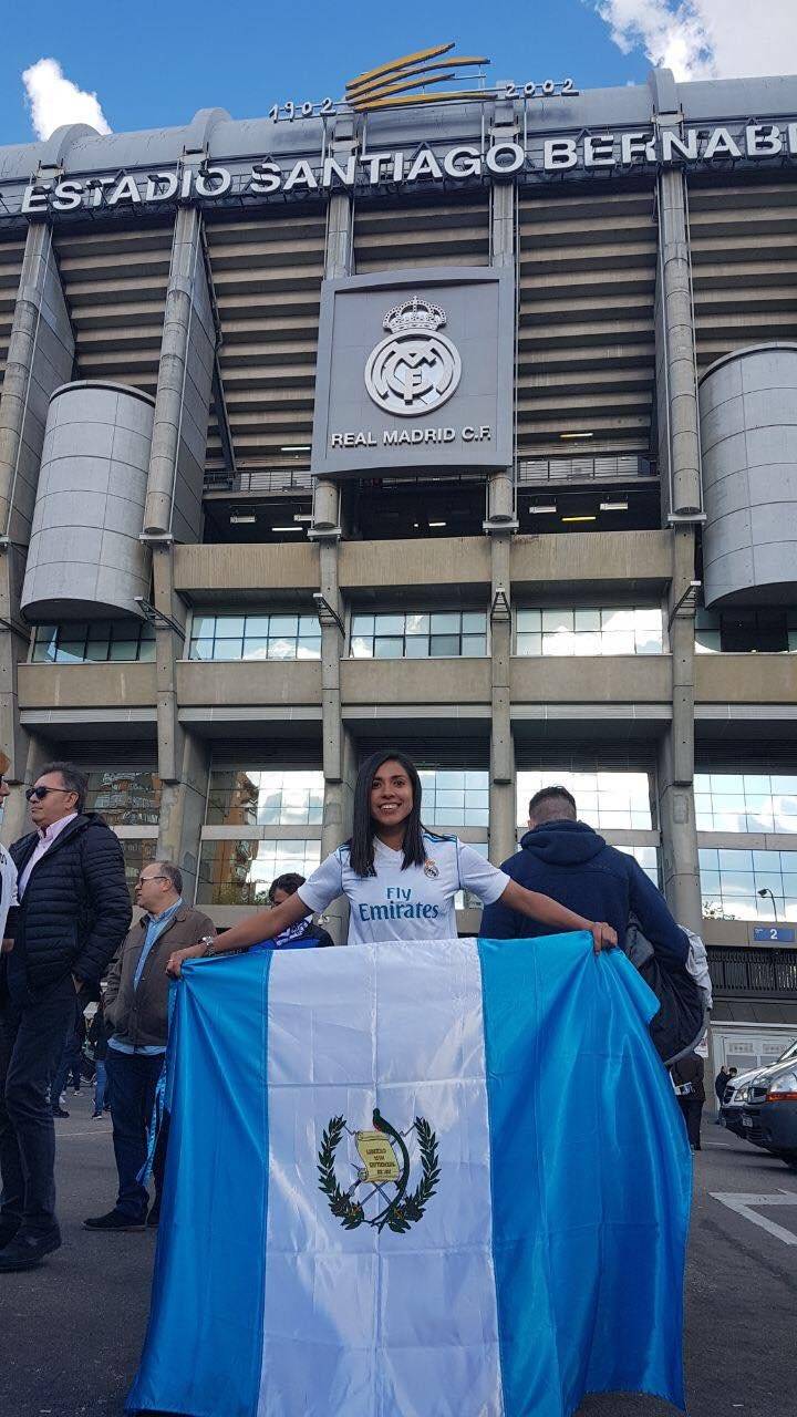 Martínez llegó con la bandera de Guatemala.