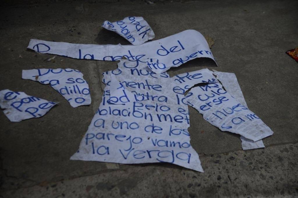 Pandilleros lanzan carteles