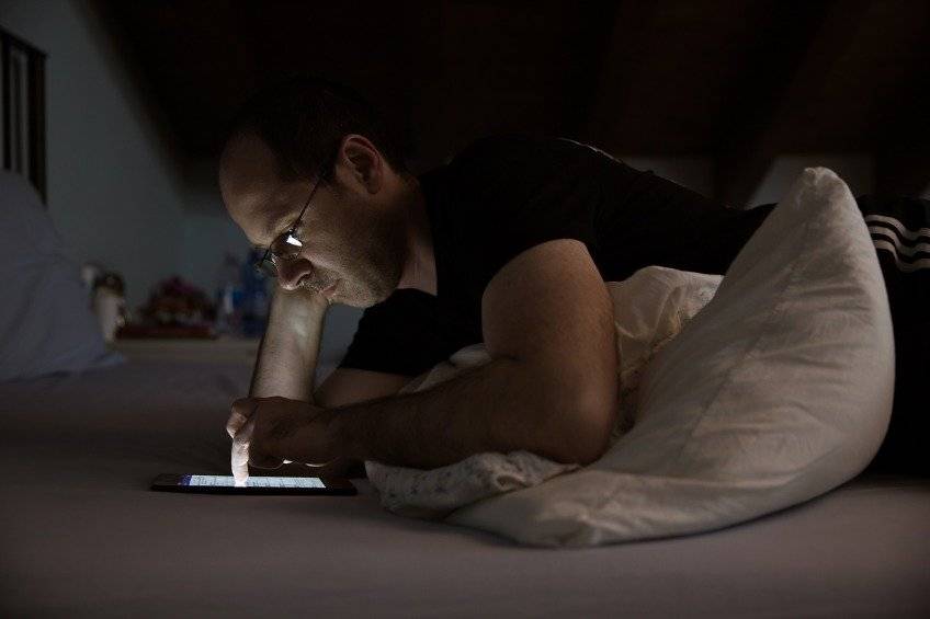 Cómo los teléfonos inteligentes afectan tu sueño