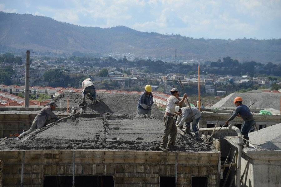 Albañiles celebran su día cada 3 de mayo