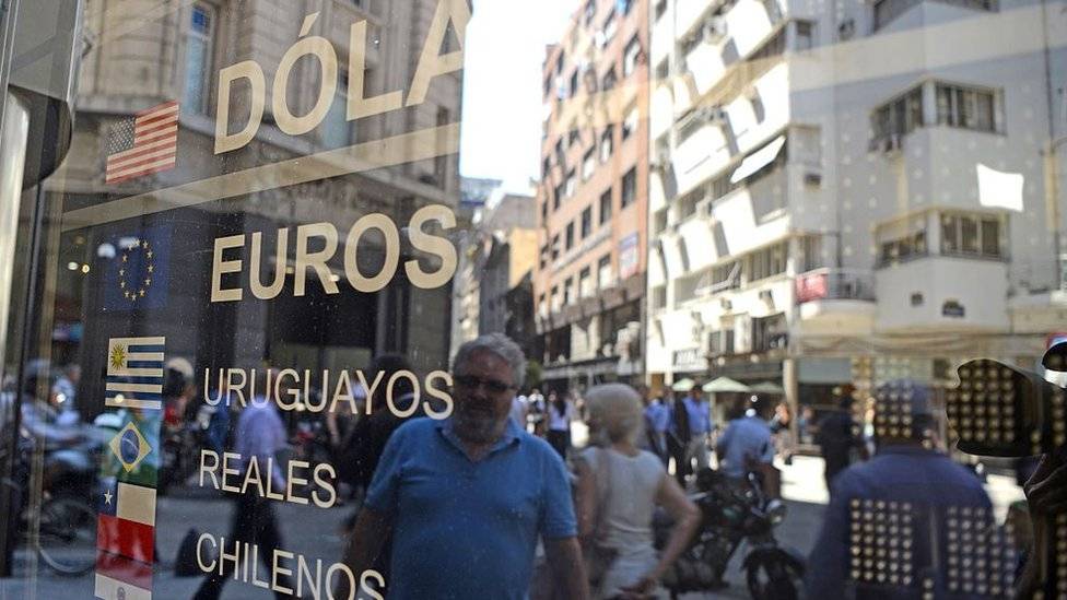 Bajó el dólar, tras medidas del Gobierno y el Banco Central